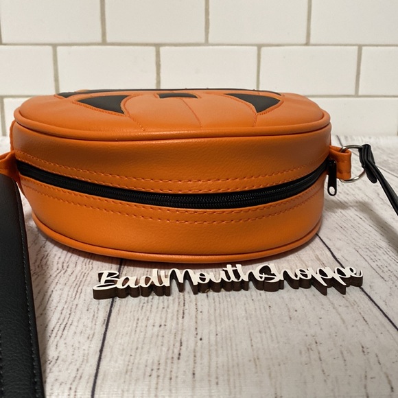 *Love Pain and Stitches Color Changing Bat Mouth Oval Crossbody Halloween Purse - Picture 6 of 8